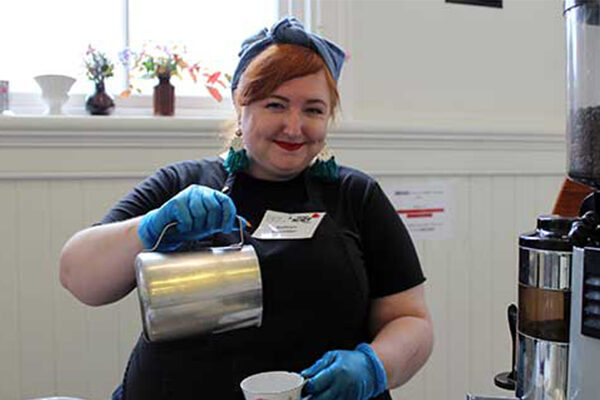 dining-hall-volunteer-kathryn-elizabeth Dining Hall volunteer Kathryn-Elizabeth