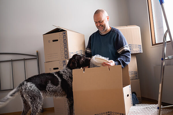 man-moves-into-new-home Man moves into a new home with his dog