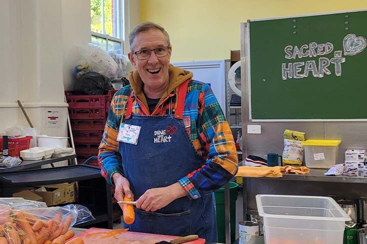 volunteer-peter-peeling-carrots Volunteer Peter peeling carrots in our St Kilda Dining Hall